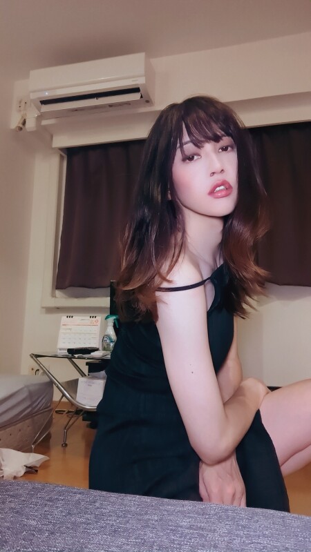 Anna is off tomorrow so please make a reservation for the day after tomorrow ♥